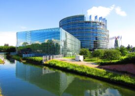 Parlamentul European va avea cu 15 locuri în plus în următoare legislatură. România își păstrează numărul de mandate
