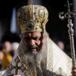 Patriarhul Daniel ar putea să-l invite pe Nicușor Dan la un ceai: Două dintre relele care au afectat Biserica sunt îngemănate acum în Simion