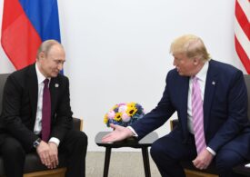 Trump îi cere lui Putin să înceteze să mai tragă și să încheie un acord de pace. Crede că Zelenski este dispus să renunțe la Crimeea