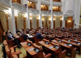 Austeritate la Camera Deputaților: cumpără sute de scaune din piele, care să reducă stresul și zeci de măsuțe de cafea