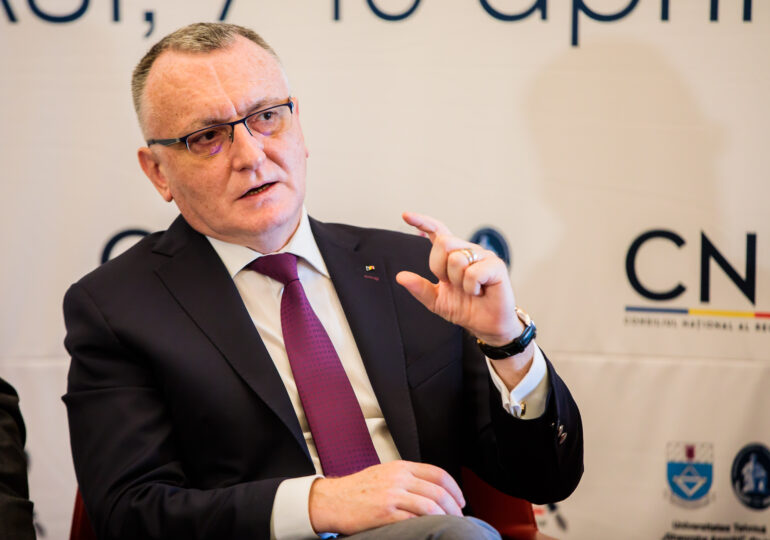 Bugetul pentru bursele elevilor e de 5 ori mai mare decât în 2020, susţine Cîmpeanu