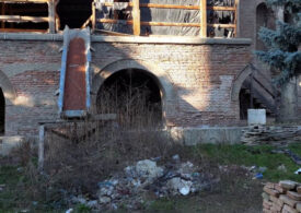 Paragină și mizerie, în centrul Bucureștiului. Cele mai vechi mărturii istorice ale orașului, înconjurate de gunoi și manele
