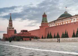 Ambasada Rusiei în SUA acuză că livrarea de muniții cu uraniu sărăcit către Kiev arată "lipsă de umanitate"