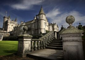 Regele Charles va deschide în premieră pentru public Castelul Balmoral, unde a murit regina Elisabeta a II-a (Foto)
