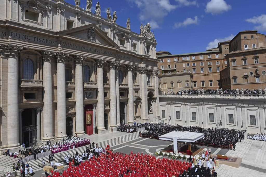Papa Francisc slujbă curte Vatican
