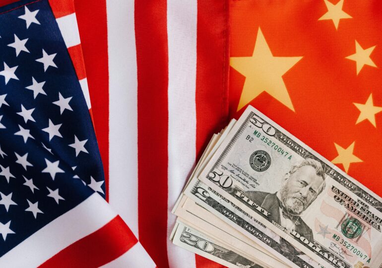 Trump dă înapoi în războiul tarifelor cu China: Taxele vor scădea substanțial, dar nu la zero